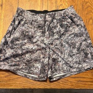 lululemon athletica Men's Athletic Shorts in Black and Gray Pattern